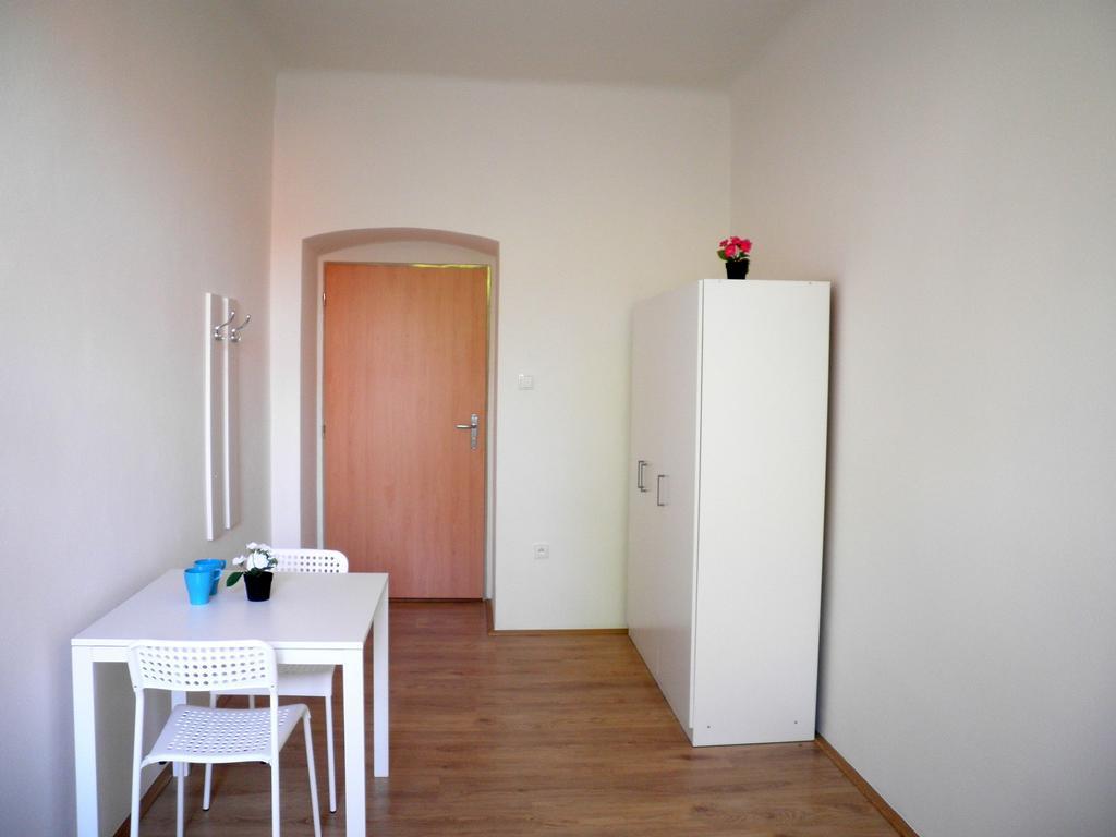 Centrum Ubytovani Břeclav Δωμάτιο φωτογραφία